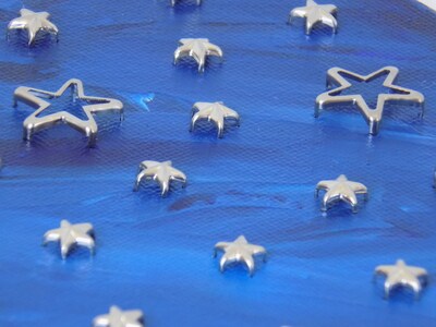 Abstract flag wall art with star embellishments - image5